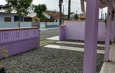 Imagem: A casa possui 4 Dormitórios, 2 Banheiros, 2 Vagas na garagem