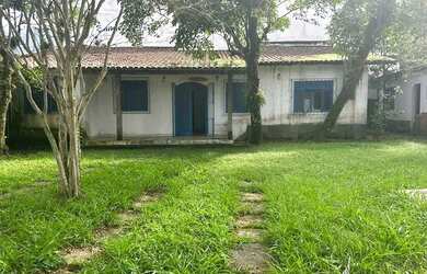 Imagem: A casa à venda possui 4 Dormitórios, 4 Banheiros, 2 Vagas