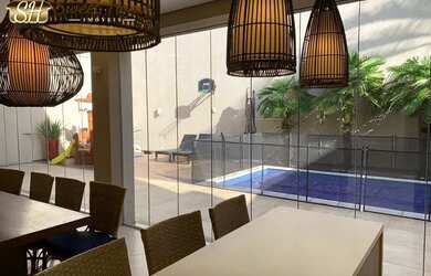 Imagem: A casa possui 4 Dormitórios, 4 Banheiros, 4 Vagas na garagem