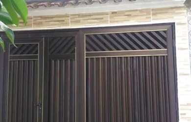 Imagem: A casa possui 1 Dormitório, 1 Banheiro, 1 Vaga na garagem e