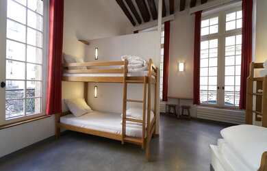 Imagem: O quarto possui Área de serviço e está localizado em Centro