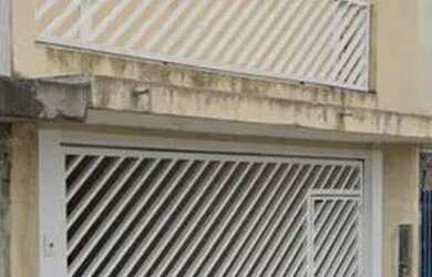 Imagem: A casa possui 3 Dormitórios, 1 Banheiro, 2 Vagas na garagem