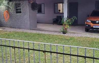 Imagem: A casa possui 2 Dormitórios, 1 Banheiro, 2 Vagas na garagem