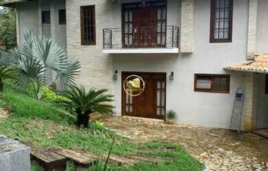 Imagem: A casa em condomínio possui 5 Dormitórios, 5 Banheiros, 5