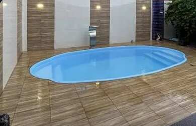 Imagem: A casa possui 3 Dormitórios, 2 Banheiros, 2 Vagas na garagem