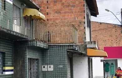 Imagem: A casa possui 4 Dormitórios, 2 Banheiros e está localizado