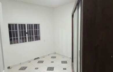 Imagem: A casa possui 2 Dormitórios, 2 Banheiros, 2 Vagas na garagem