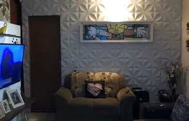 Imagem: A casa possui 4 Dormitórios, 2 Banheiros, 1 Vaga na garagem