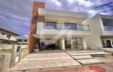 Imagem: A casa em condomínio possui 5 Dormitórios, 5 Banheiros, 4