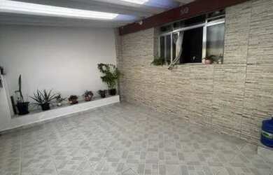 Imagem: A casa possui 2 Dormitórios, 2 Banheiros, 2 Vagas na garagem