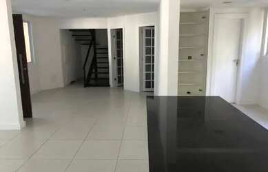 Imagem: A casa possui 3 Dormitórios, 3 Banheiros, 2 Vagas na garagem