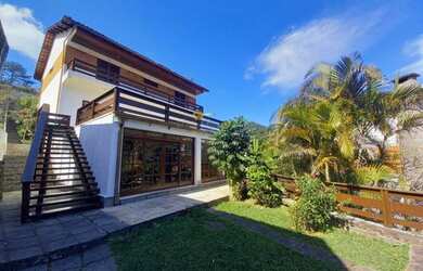 Imagem: A casa em condomínio possui 4 Dormitórios, 4 Banheiros, 5