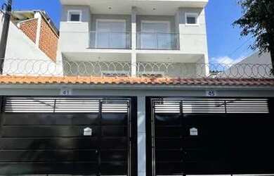 Imagem: A casa possui 3 Dormitórios, 4 Banheiros, 3 Vagas na garagem