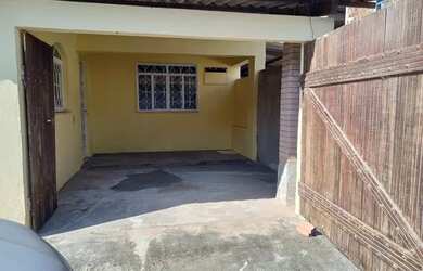 Imagem: A casa possui 1 Dormitório, 1 Banheiro, 1 Vaga na garagem