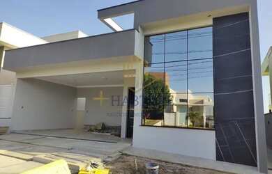 Imagem: A casa em condomínio possui 3 Dormitórios, 2 Banheiros, 4