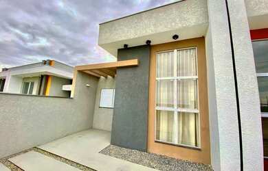 Imagem: A casa possui 2 Dormitórios, 1 Banheiro, 2 Vagas na garagem