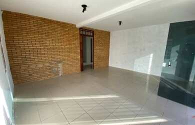 Imagem: A casa possui 3 Dormitórios e está localizado em Farol, Maceió