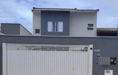 Imagem: A casa à venda possui 3 Dormitórios, 3 Banheiros, 3 Vagas