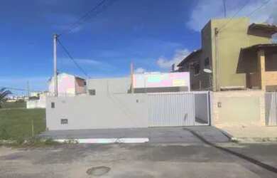 Imagem: A casa possui 3 Dormitórios, 2 Banheiros, 2 Vagas na garagem