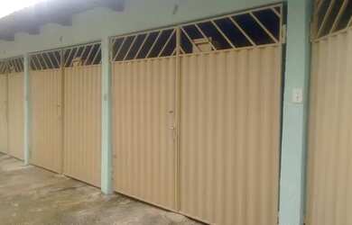 Imagem: A casa possui 2 Dormitórios, 1 Banheiro, 1 Vaga na garagem