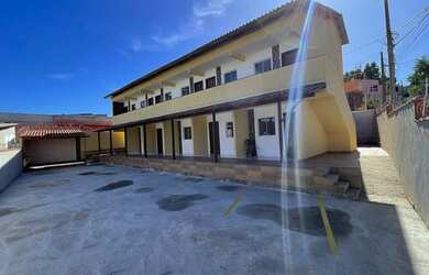 Imagem: A kitnet possui 1 Dormitório, 1 Banheiro, 1 Vaga na garagem