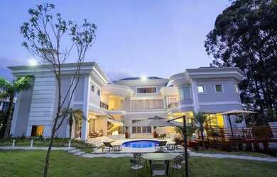 Imagem: A casa em condomínio possui 5 Dormitórios, 5 Banheiros, 5