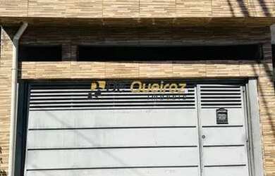 Imagem: A casa possui 2 Dormitórios, 1 Banheiro, 2 Vagas na garagem