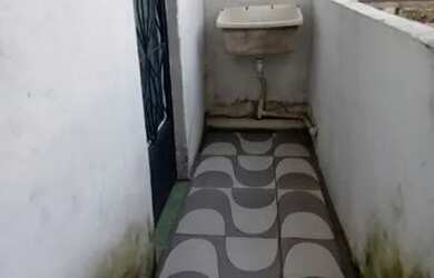 Imagem: A casa possui 1 Dormitório e 1 Banheiro e está localizado