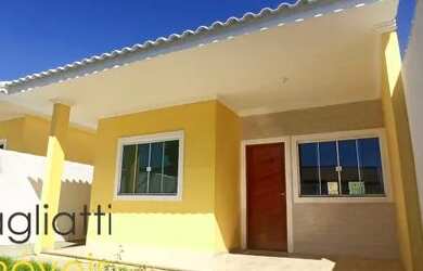 Imagem: A casa possui 2 Dormitórios, 1 Banheiro, 2 Vagas na garagem