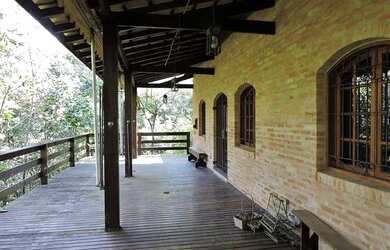 Imagem: A casa em condomínio possui 3 Dormitórios, 2 Banheiros, 5