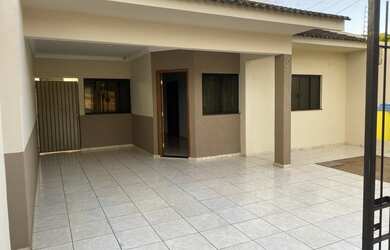 Imagem: A casa possui 2 Dormitórios, 3 Banheiros, 2 Vagas na garagem