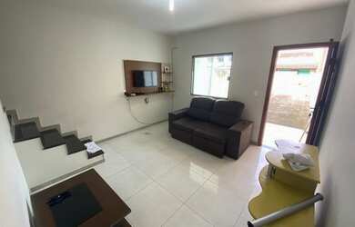 Imagem: A casa possui 3 Dormitórios, 2 Banheiros, 4 Vagas na garagem