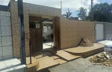 Imagem: A casa possui 3 Dormitórios, 1 Banheiro, 1 Vaga na garagem