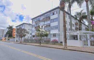 Imagem: O apartamento possui 3 Dormitórios, 1 Banheiro, 1 Vaga na garagem