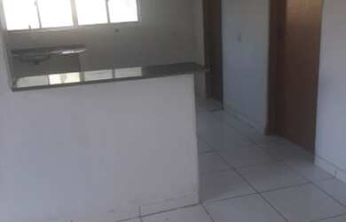 Imagem: A casa possui 2 Dormitórios, 1 Banheiro, 1 Vaga na garagem