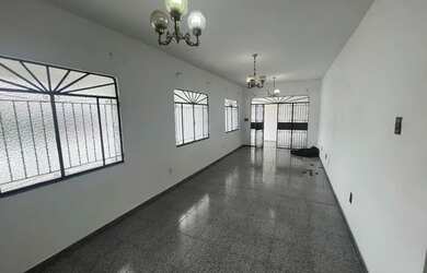 Imagem 5: Casa Kissia. Churrasqueira, 380m² de Área, 5 Vagas na garageme5 Dormitórios