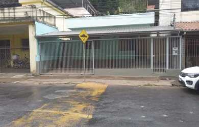 Imagem: A casa possui 3 Dormitórios, 1 Banheiro, 1 Vaga na garagem