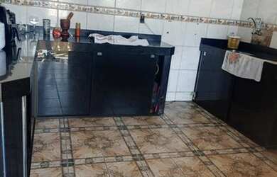 Imagem: A casa possui 5 Dormitórios, 4 Banheiros, 5 Vagas na garagem