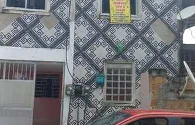 Imagem: A casa possui 3 Dormitórios, 2 Banheiros, 2 Vagas na garagem