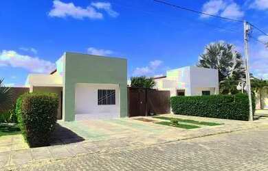 Imagem: A casa possui 3 Dormitórios, 2 Banheiros, 2 Vagas na garagem