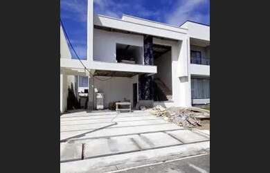Imagem: A casa em condomínio possui 4 Dormitórios, 5 Banheiros, 4