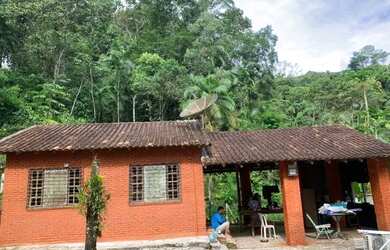 Imagem: A casa possui 1 Dormitório, 3 Banheiros, 1700m² de Área e