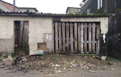 Imagem: A casa possui 2 Dormitórios, 1 Banheiro, 1 Vaga na garagem