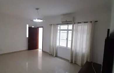 Imagem: A casa possui 3 Dormitórios, 4 Banheiros, 2 Vagas na garagem