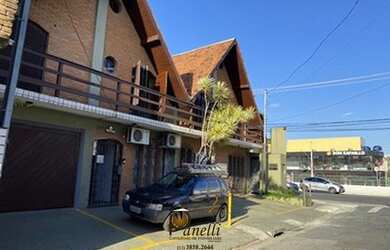 Imagem: A casa possui 4 Dormitórios, 2 Banheiros, 1 Vaga na garagem