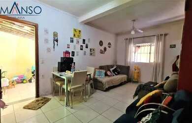 Imagem: A casa possui 4 Dormitórios, 2 Banheiros e 100m² de Área