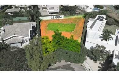 Imagem: O terreno possui 842m² de Área e está localizado em Bragança