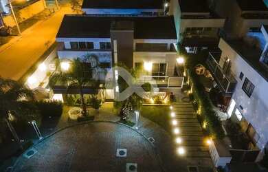 Imagem: A casa em condomínio à venda possui 4 Dormitórios, 5 Banheiros