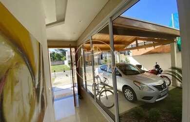 Imagem: A casa possui 3 Dormitórios e 246m² de Área e está localizado