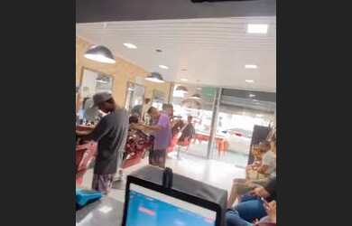 Imagem 2: PASSO BARBEARIA. 80m² de Áreae2 Vagas na garagem